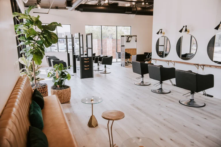 Beauty_Salon_Decor_Ideas_1bbd6b03-bd96-4eb1-92c5-972cd9435eac